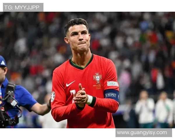 足球巨星高清画作展现：从梅西到C罗的传奇瞬间与精彩动作解析